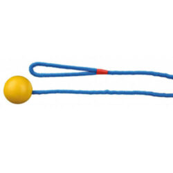 Trixie Trixie Ball on a Rope - natúr gumi játék (labda kötéllel) kutyák részére (Ø6/30cm)